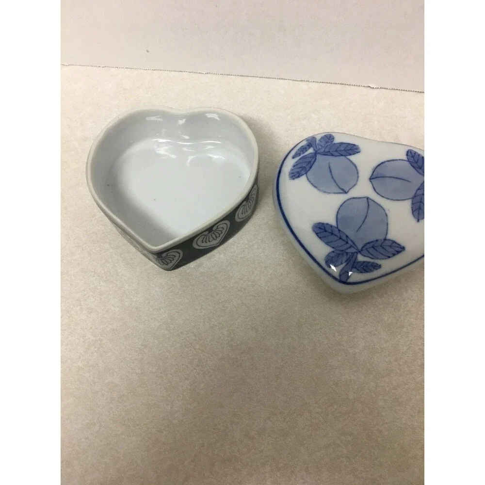 Chinese Porcelain Blue & White Heart Shape  Trinket Box
